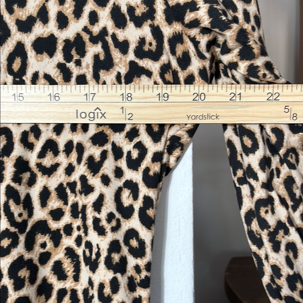 Tan Fitted Blouse with Leopard Print - Picture 4 of 6